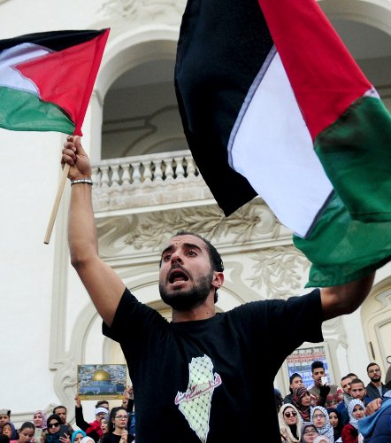 Στους δρόμους οι Τυνήσιοι μετά την απόφαση Τραμπ για την Ιερουσαλήμ [εικόνες] | iefimerida.gr 5