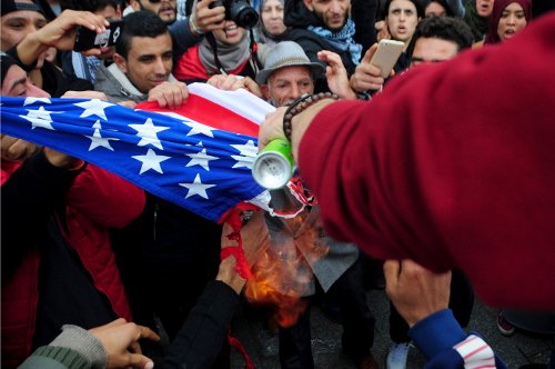 Στους δρόμους οι Τυνήσιοι μετά την απόφαση Τραμπ για την Ιερουσαλήμ [εικόνες] | iefimerida.gr 6