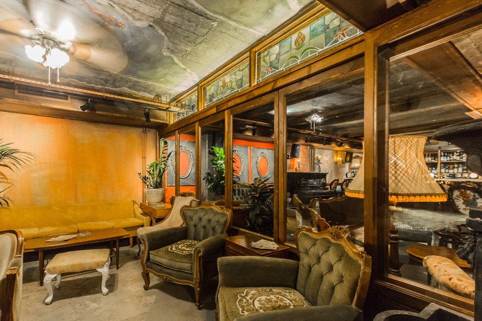 Upper: Σαν σε σαλόνι αρχοντικού -Το νέο all-day bistro bar στο Σύνταγμα με αισθητική αλά «Downton Abbey» [εικόνες] | iefimerida.gr 1