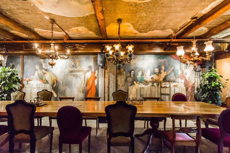 Upper: Σαν σε σαλόνι αρχοντικού -Το νέο all-day bistro bar στο Σύνταγμα με αισθητική αλά «Downton Abbey» [εικόνες] | iefimerida.gr 3