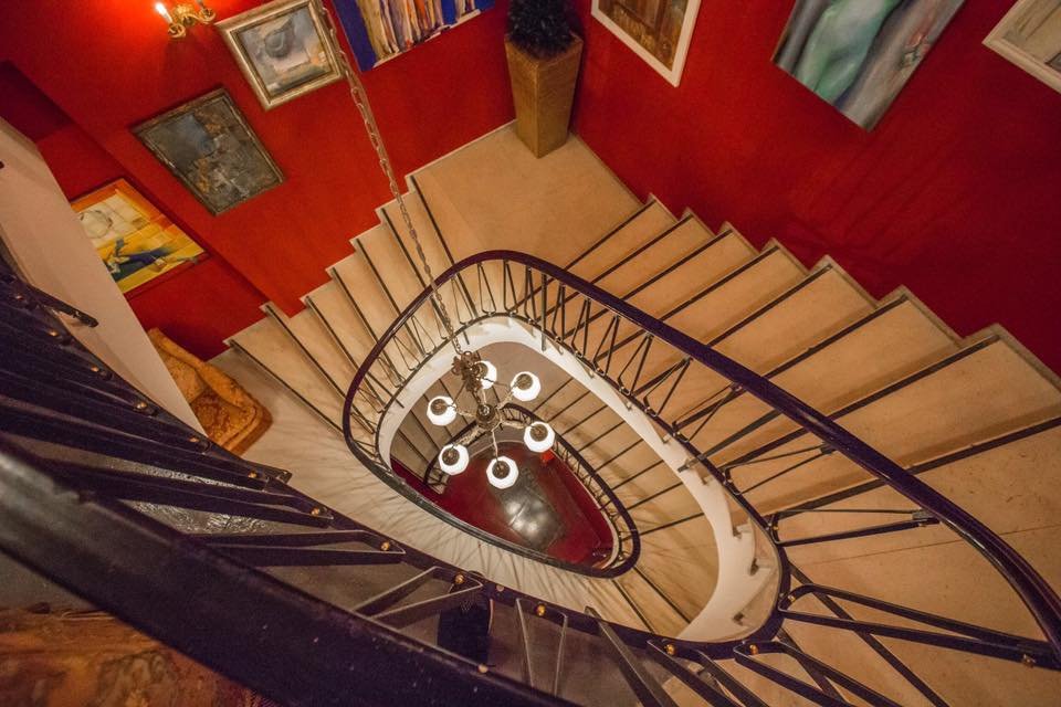 Upper: Σαν σε σαλόνι αρχοντικού -Το νέο all-day bistro bar στο Σύνταγμα με αισθητική αλά «Downton Abbey» [εικόνες] | iefimerida.gr 0