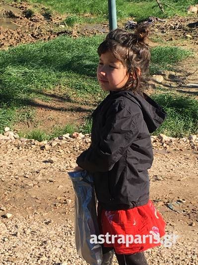 Οι Aγιοι Βασίληδες μοίρασαν χαρά και δώρα στα παιδιά προσφύγων στη ΒΙΑΛ [εικόνες] | iefimerida.gr 2