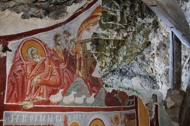 Το εσωτερικό του παρεκκλησιού που ανακαλύφθηκε στην Παναγία Σουμελά [εικόνες] | iefimerida.gr 4
