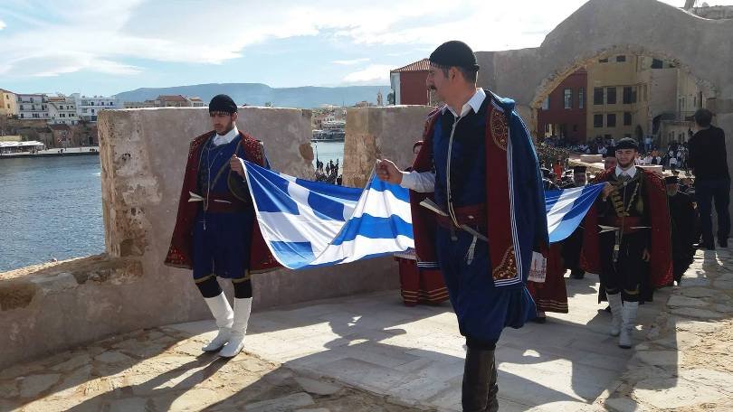 Με λιτανείες και λαμπρότητα η Κρήτη γιορτάζει τα 104 χρόνια από την ένωσή της με την Ελλάδα [εικόνες]  | iefimerida.gr 2