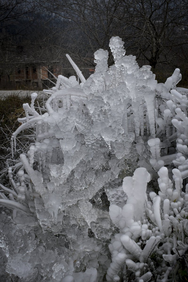 Χιονόπτωση στη νότια Πίνδο, η οροσειρά ντύνεται στα λευκά και «ποζάρει» στο φωτογραφικό φακό [εικόνες] | iefimerida.gr 8