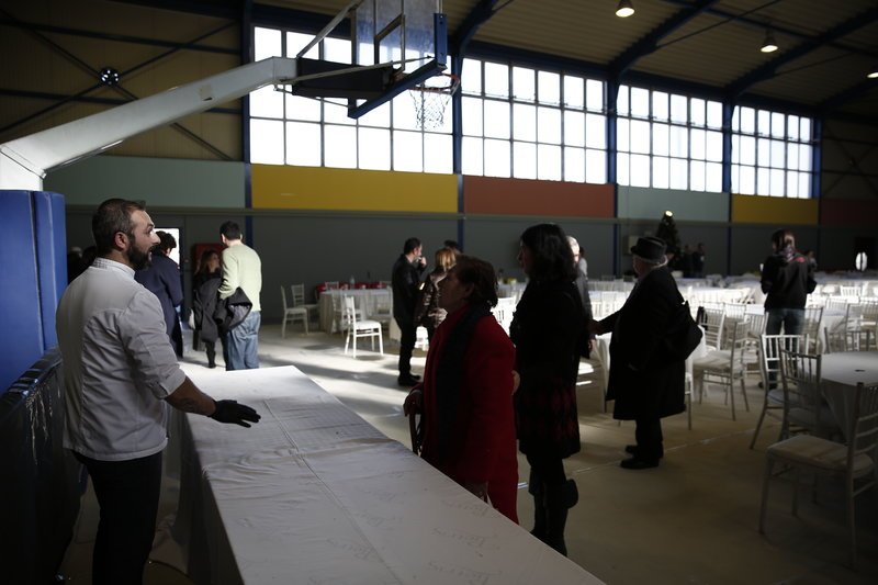 Ενα χαμόγελο, μία ευχή και ζεστό φαγητό για όλους -Στο χριστουγεννιάτικο γεύμα αλληλεγγύης για τους άστεγους [εικόνες] | iefimerida.gr 0