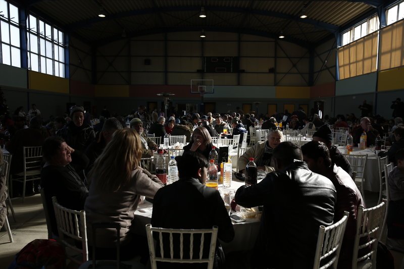 Ενα χαμόγελο, μία ευχή και ζεστό φαγητό για όλους -Στο χριστουγεννιάτικο γεύμα αλληλεγγύης για τους άστεγους [εικόνες] | iefimerida.gr 5