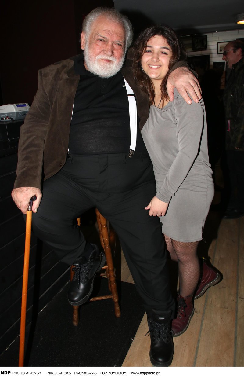 Ο Κώστας Καζάκος σε σπάνια εμφάνιση με τη 16χρονη κόρη του [εικόνες] | iefimerida.gr 0