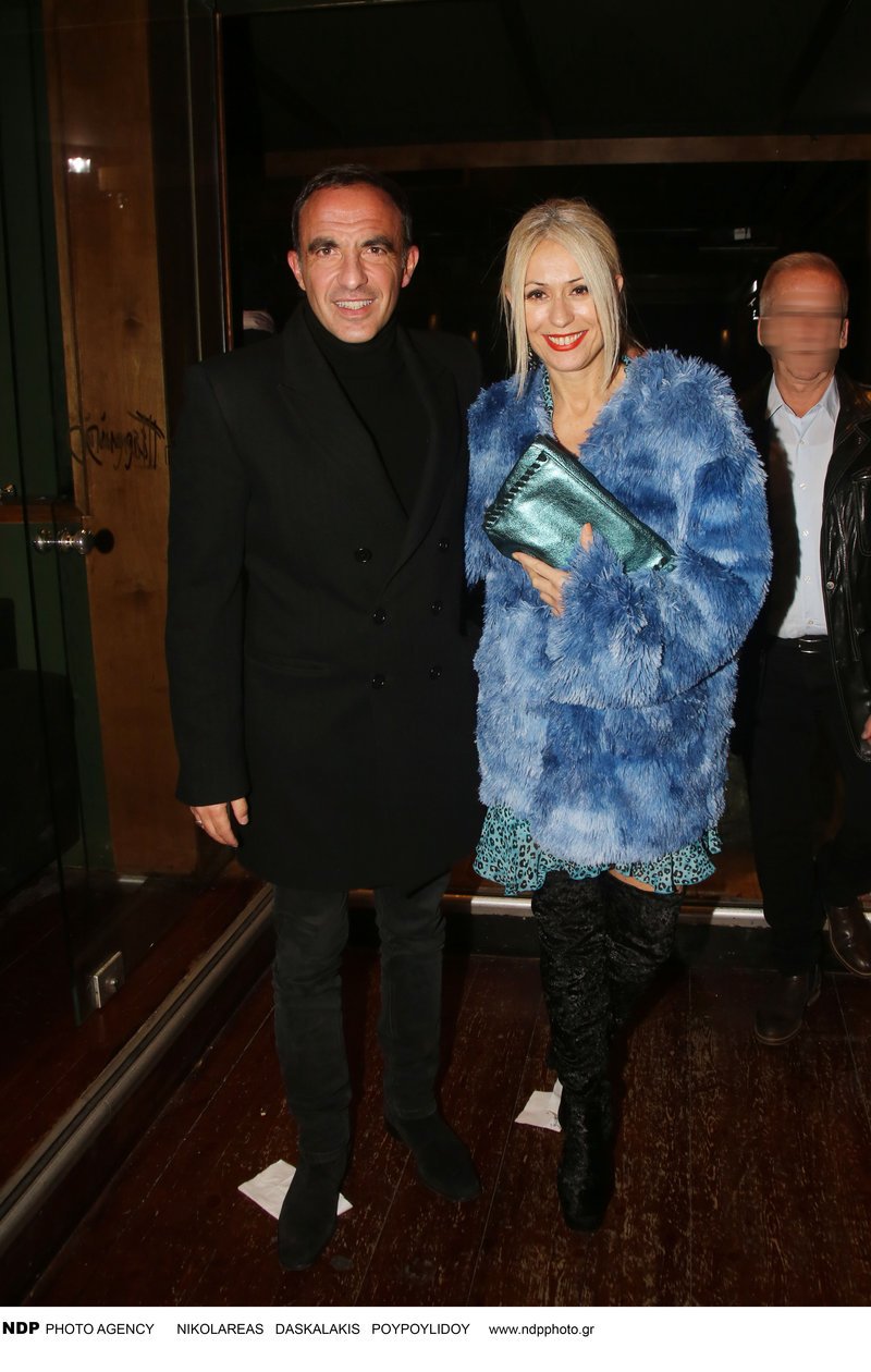 Ο Νίκος Αλιάγας σε τρυφερές στιγμές με τη γυναίκα του σε νυχτερινή έξοδο στην Αθήνα [εικόνες] | iefimerida.gr 3