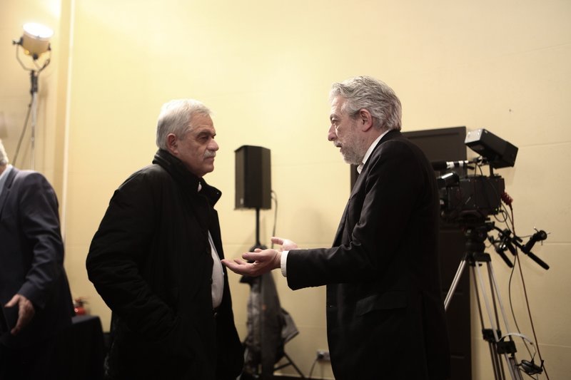 ΣΥΡΙΖΑ: Τα πηγαδάκια της Δούρου, το σαμπανιζέ πουκάμισο της Αχτσιόγλου και ο Καρανίκας [εικόνες] | iefimerida.gr 15