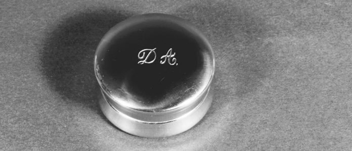 Ο γάμος της Αλίκης Βουγιουκλάκη και του Δημήτρη Παπαμιχαήλ, 53 χρόνια πριν -Το Givenchy νυφικό από τη... Νίτσα και το ξύλο [εικόνες] | iefimerida.gr 9