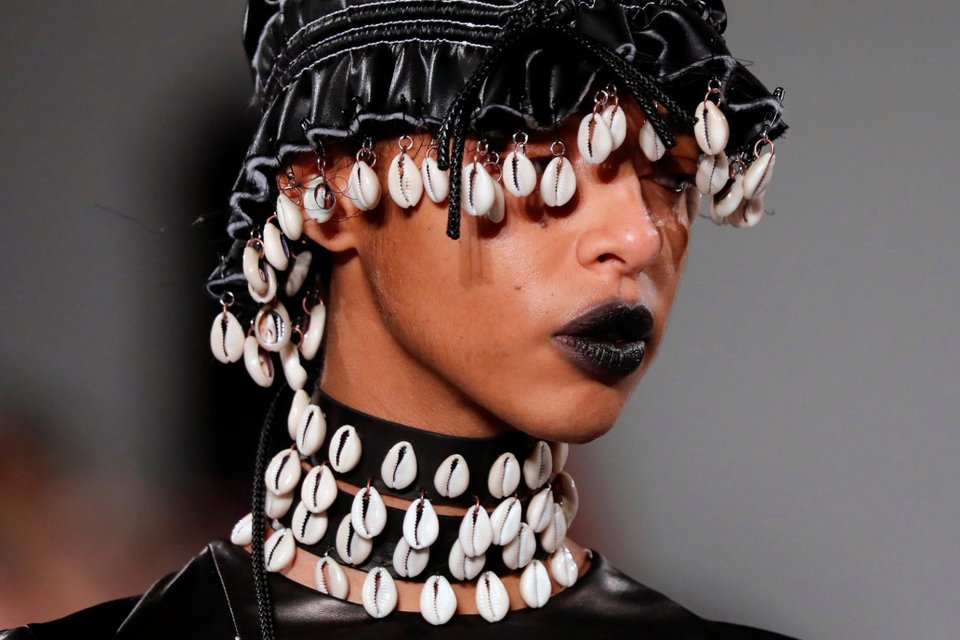 12+1 δημιουργίες που ξεχώρισαν στην Paris Haute Couture Week | iefimerida.gr 5