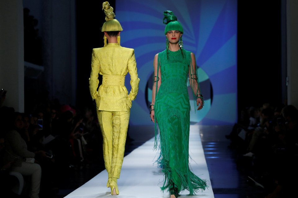 12+1 δημιουργίες που ξεχώρισαν στην Paris Haute Couture Week | iefimerida.gr 8