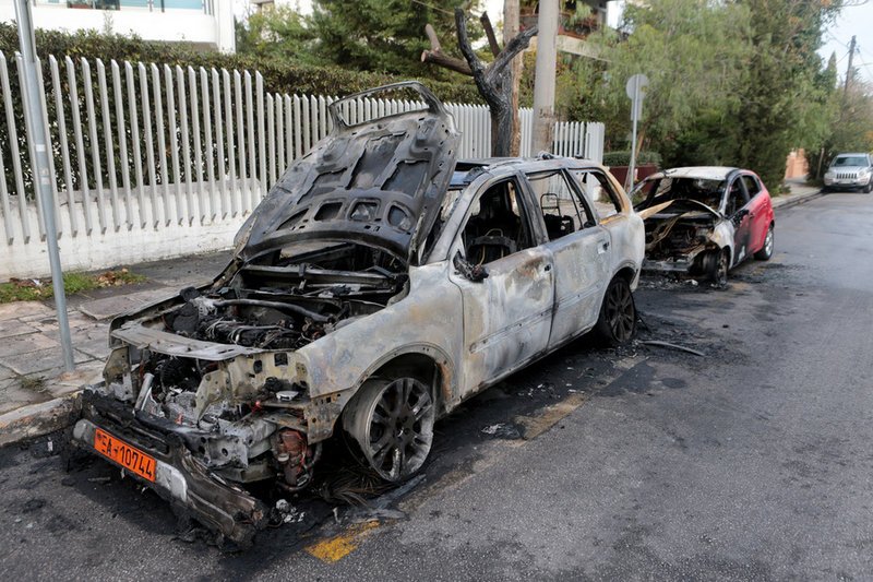 Εκαψαν τρία οχήματα στη Φιλοθέη -Κοντά στην πρεσβεία της Ουκρανίας [εικόνες] | iefimerida.gr 4