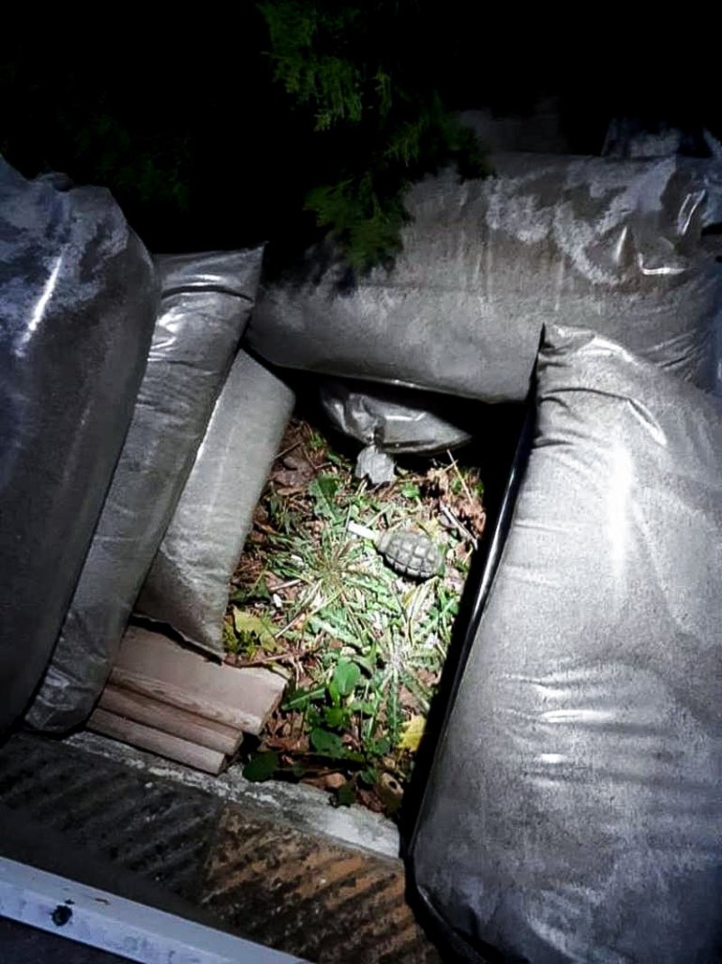 Βήμα βήμα η επιχείρηση εξουδετέρωσης χειροβομβίδας στο Ωραιόκαστρο -Με κινήσεις ακριβείας [εικόνες] | iefimerida.gr 2