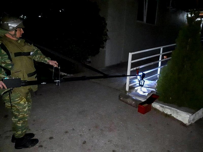 Βήμα βήμα η επιχείρηση εξουδετέρωσης χειροβομβίδας στο Ωραιόκαστρο -Με κινήσεις ακριβείας [εικόνες] | iefimerida.gr 6