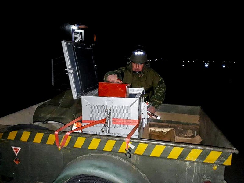 Βήμα βήμα η επιχείρηση εξουδετέρωσης χειροβομβίδας στο Ωραιόκαστρο -Με κινήσεις ακριβείας [εικόνες] | iefimerida.gr 0