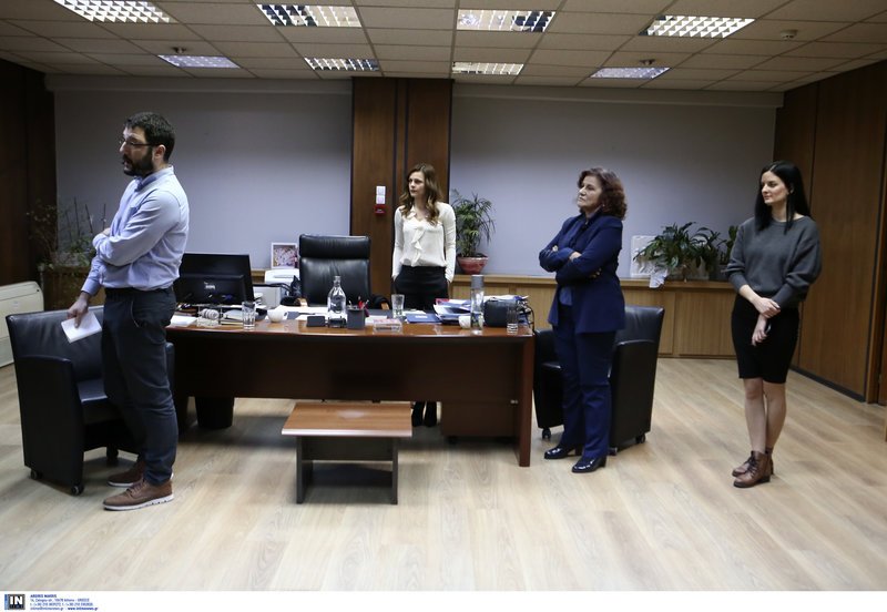 Μέλη του ΠΑΜΕ έφτασαν μέχρι την Αχτσιόγλου: Χύθηκε αίμα για τις απεργίες, πάρτε πίσω τον νόμο [εικόνες & βίντεο] | iefimerida.gr 0