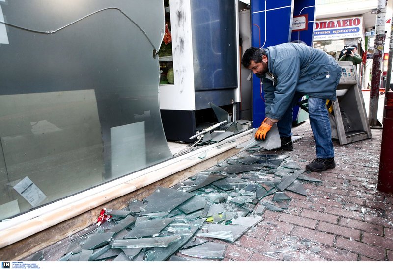 Νέο χτύπημα: Ανατίναξαν ΑΤΜ στη Δάφνη [εικόνες] | iefimerida.gr 1