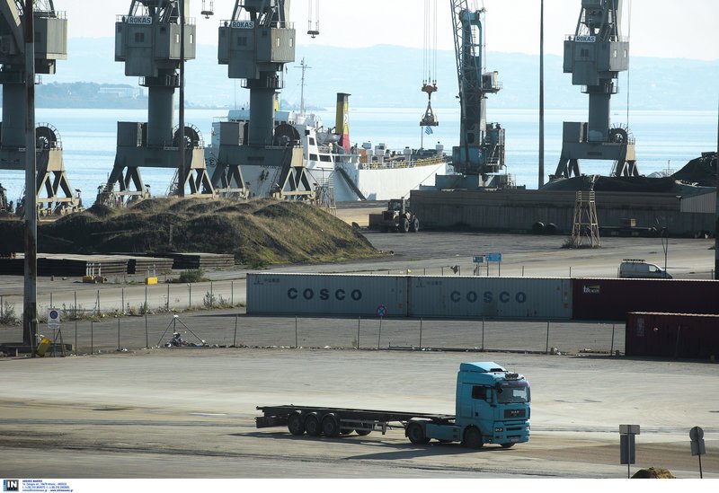 Σε εξέλιξη η μεταφορά των εκρηκτικών από το πλοίο -«βόμβα» -Σε στρατόπεδο των Σερρών | iefimerida.gr 6
