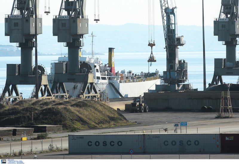 Σε εξέλιξη η μεταφορά των εκρηκτικών από το πλοίο -«βόμβα» -Σε στρατόπεδο των Σερρών | iefimerida.gr 3