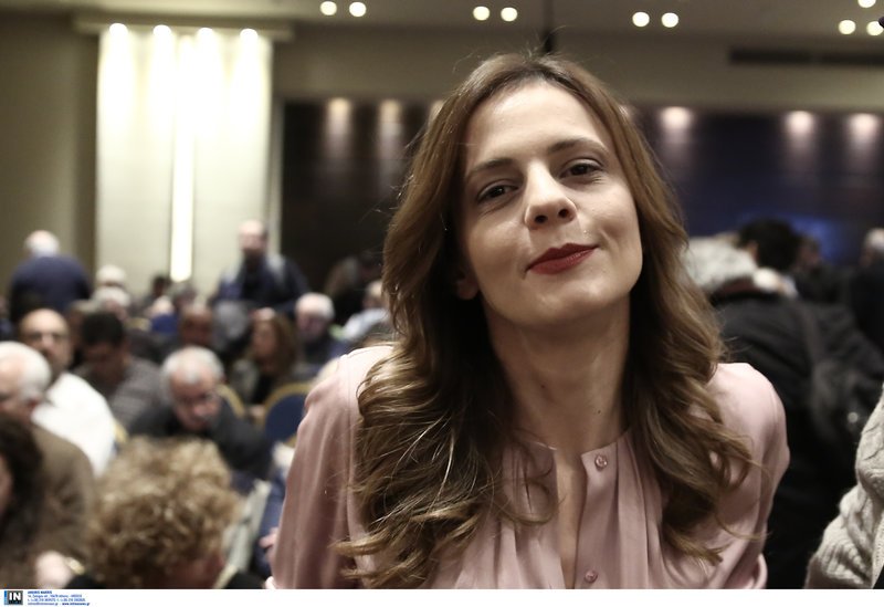 ΣΥΡΙΖΑ: Τα πηγαδάκια της Δούρου, το σαμπανιζέ πουκάμισο της Αχτσιόγλου και ο Καρανίκας [εικόνες] | iefimerida.gr 5