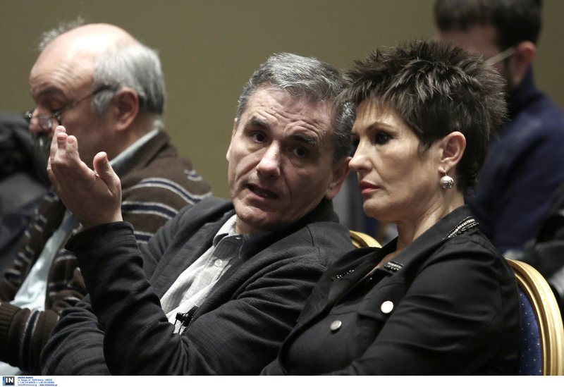 ΣΥΡΙΖΑ: Τα πηγαδάκια της Δούρου, το σαμπανιζέ πουκάμισο της Αχτσιόγλου και ο Καρανίκας [εικόνες] | iefimerida.gr 17