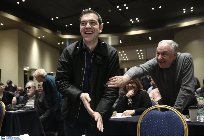 Σέλφι, χαμόγελα και μπουφανάκι για τον Τσίπρα στην κοπή της πρωτοχρονιάτικης πίτας του ΣΥΡΙΖΑ [εικόνες] | iefimerida.gr 3