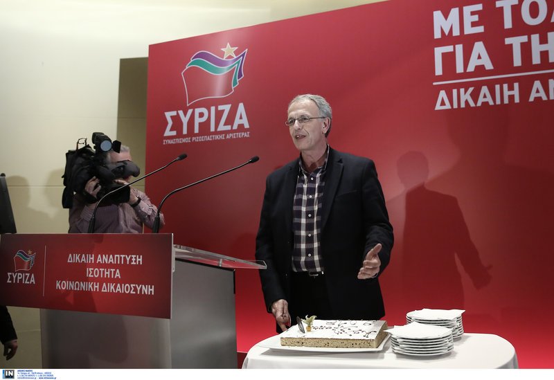 Σέλφι, χαμόγελα και μπουφανάκι για τον Τσίπρα στην κοπή της πρωτοχρονιάτικης πίτας του ΣΥΡΙΖΑ [εικόνες] | iefimerida.gr 4