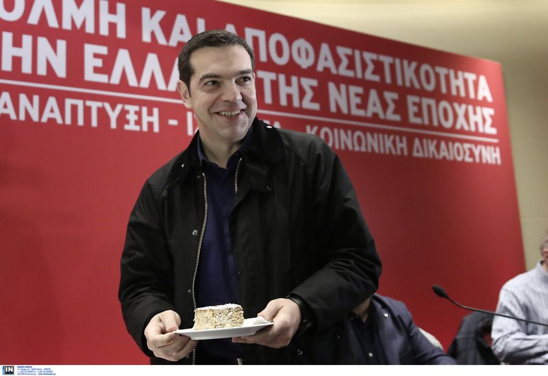 Σέλφι, χαμόγελα και μπουφανάκι για τον Τσίπρα στην κοπή της πρωτοχρονιάτικης πίτας του ΣΥΡΙΖΑ [εικόνες] | iefimerida.gr 6