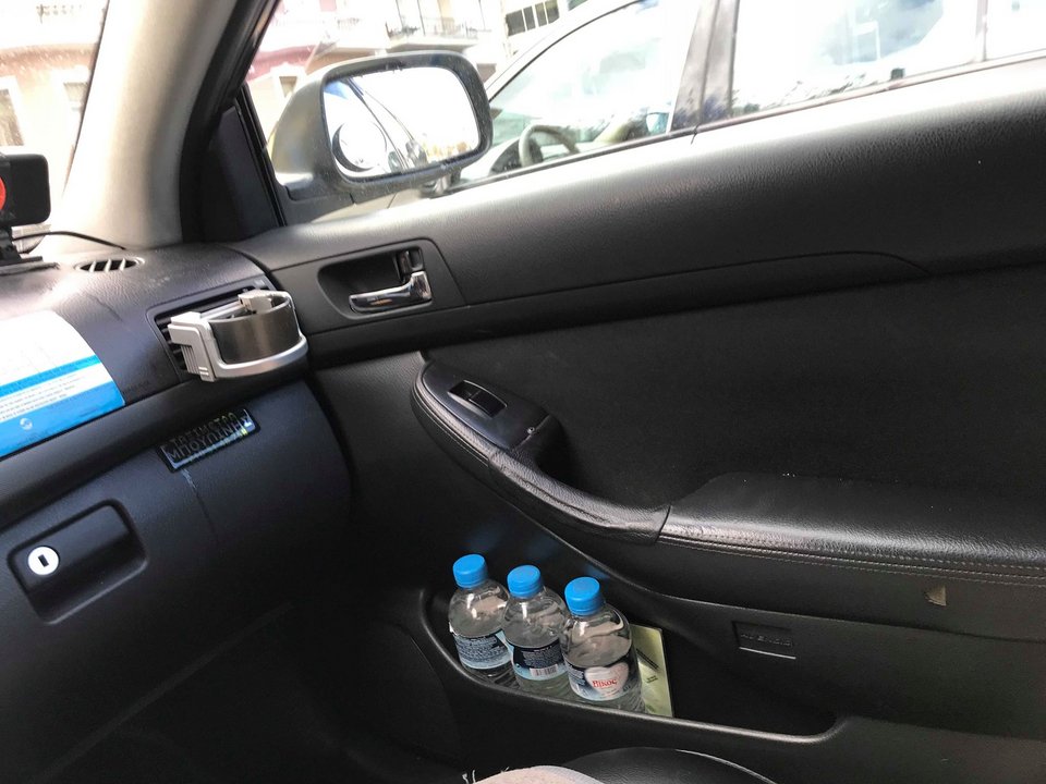 Στο ταξί του κ. Μάκη θα φας και πρωινό! Ο ταξιτζής που κερνάει τους πελάτες ό,τι λιχουδιά υπάρχει και το πρωί τους έχει καφέ και τυρόπιτα! [εικόνες] | iefimerida.gr 3