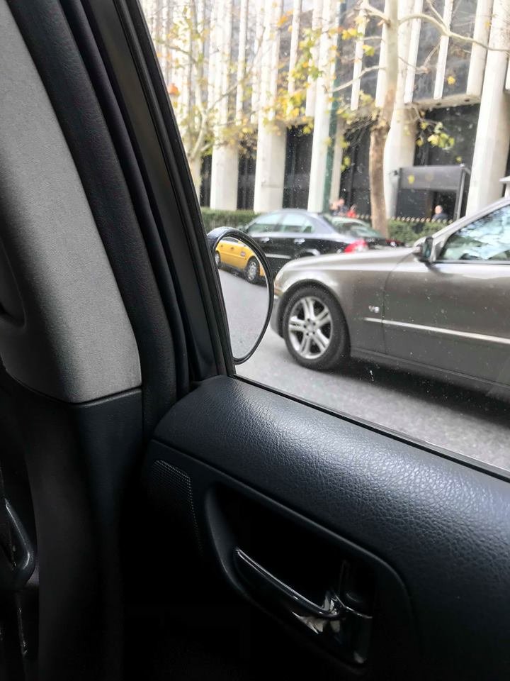 Στο ταξί του κ. Μάκη θα φας και πρωινό! Ο ταξιτζής που κερνάει τους πελάτες ό,τι λιχουδιά υπάρχει και το πρωί τους έχει καφέ και τυρόπιτα! [εικόνες] | iefimerida.gr 4