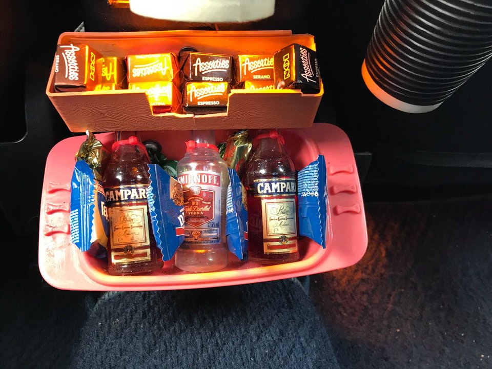 Στο ταξί του κ. Μάκη θα φας και πρωινό! Ο ταξιτζής που κερνάει τους πελάτες ό,τι λιχουδιά υπάρχει και το πρωί τους έχει καφέ και τυρόπιτα! [εικόνες] | iefimerida.gr 0