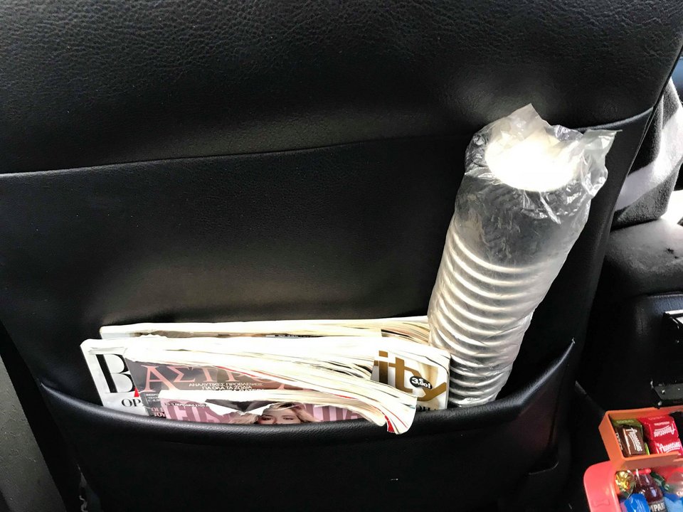 Στο ταξί του κ. Μάκη θα φας και πρωινό! Ο ταξιτζής που κερνάει τους πελάτες ό,τι λιχουδιά υπάρχει και το πρωί τους έχει καφέ και τυρόπιτα! [εικόνες] | iefimerida.gr 2