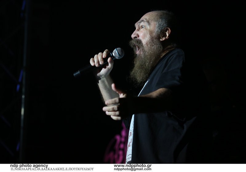 Θλίψη στη χώρα για τον θάνατο του ανατρεπτικού τραγουδοποιού Τζίμη Πανούση [εικόνες & βίντεο] | iefimerida.gr 1