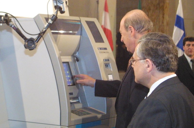 Πριν 17 χρόνια πιάσαμε στα χέρια μας τα πρώτα ευρώ [εικόνες & βίντεο] | iefimerida.gr 0