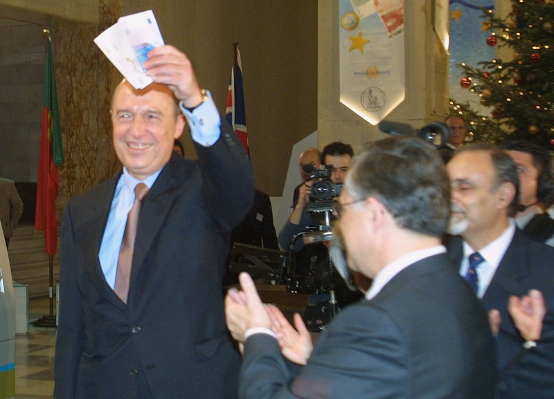 Πριν 17 χρόνια πιάσαμε στα χέρια μας τα πρώτα ευρώ [εικόνες & βίντεο] | iefimerida.gr 2