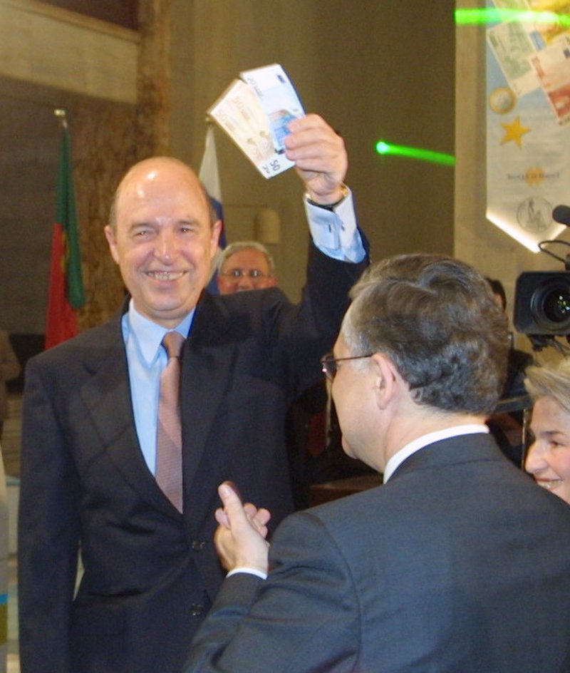 Πριν 17 χρόνια πιάσαμε στα χέρια μας τα πρώτα ευρώ [εικόνες & βίντεο] | iefimerida.gr 3