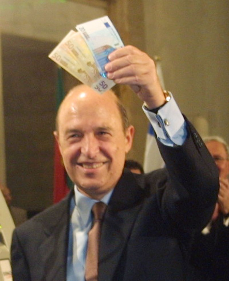 Πριν 17 χρόνια πιάσαμε στα χέρια μας τα πρώτα ευρώ [εικόνες & βίντεο] | iefimerida.gr 4