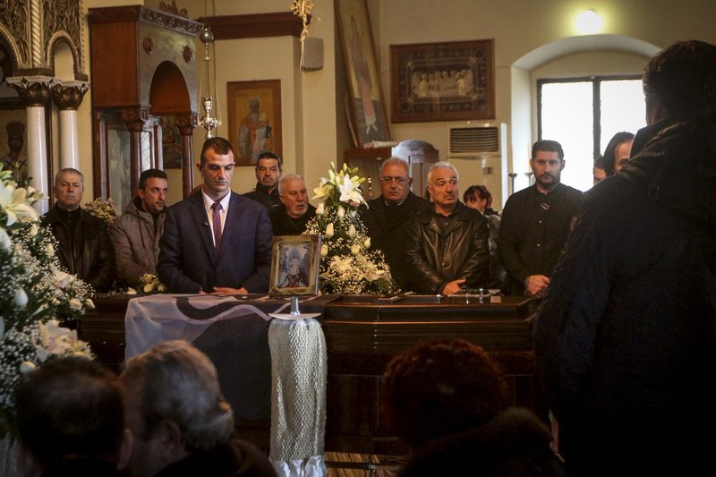 Το τελευταίο αντίο στον Ευγένιο Γκέραρντ -Στους ώμους των ποδοσφαιριστών του [εικόνες] | iefimerida.gr 1