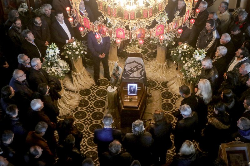 Το τελευταίο αντίο στον Ευγένιο Γκέραρντ -Στους ώμους των ποδοσφαιριστών του [εικόνες] | iefimerida.gr 0