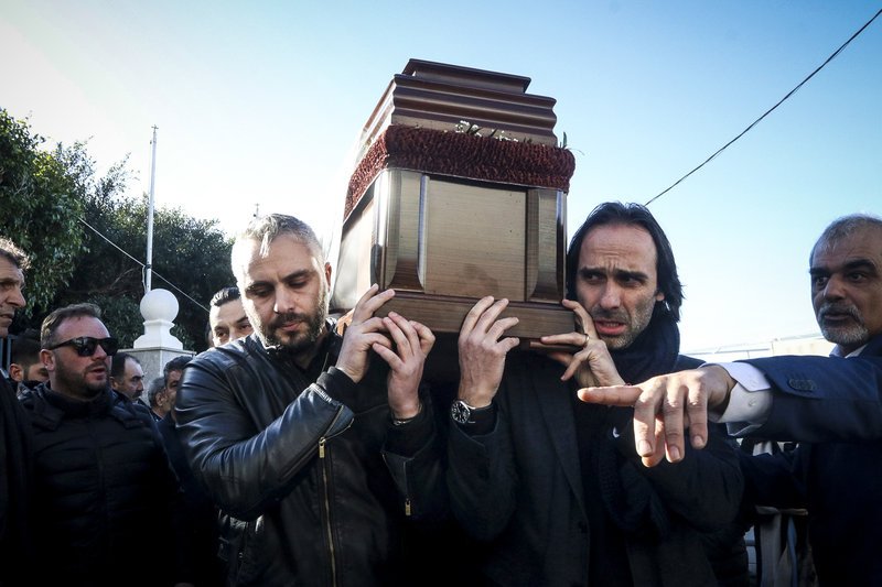 Το τελευταίο αντίο στον Ευγένιο Γκέραρντ -Στους ώμους των ποδοσφαιριστών του [εικόνες] | iefimerida.gr 7