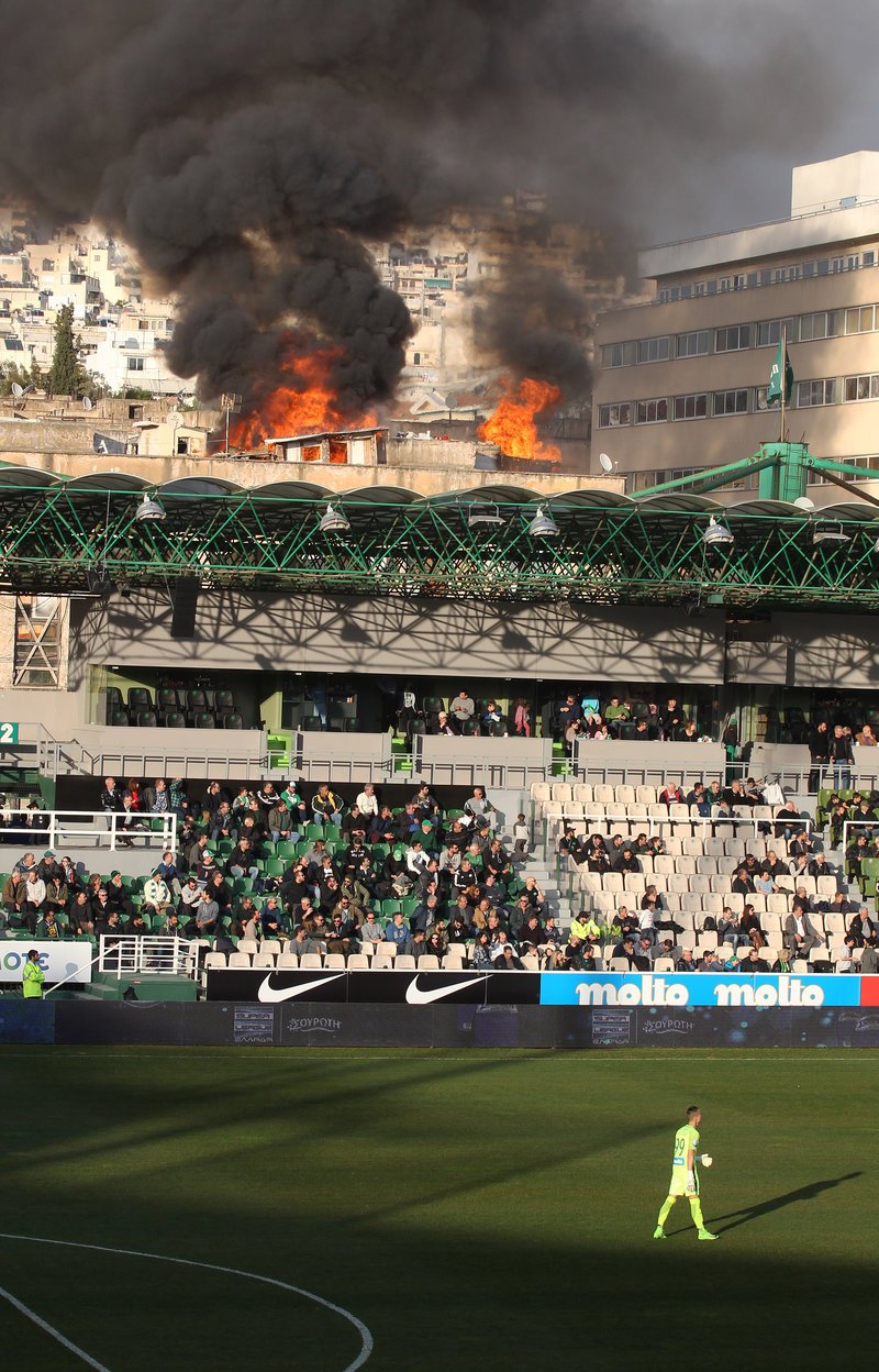 Φωτιά στα προσφυγικά της λεωφόρου Αλεξάνδρας -Απέναντι από το γήπεδο [εικόνες] | iefimerida.gr 4