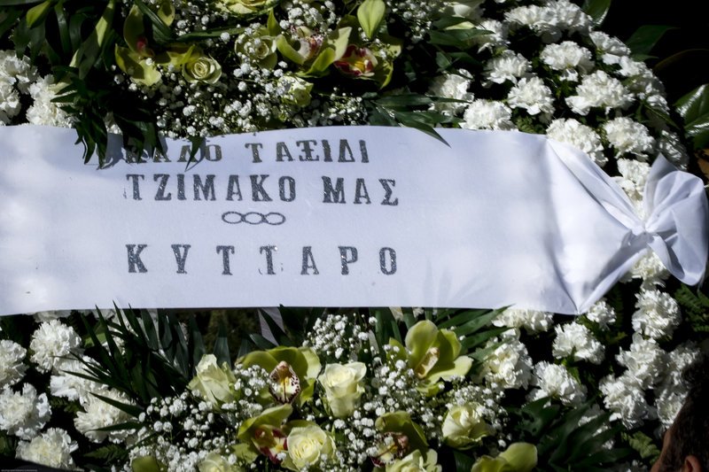 Συγκίνηση στην κηδεία του Τζίμη Πανούση -Καλλιτέχνες και πολιτικοί είπαν το τελευταίο αντίο [εικόνες & βίντεο] | iefimerida.gr 27