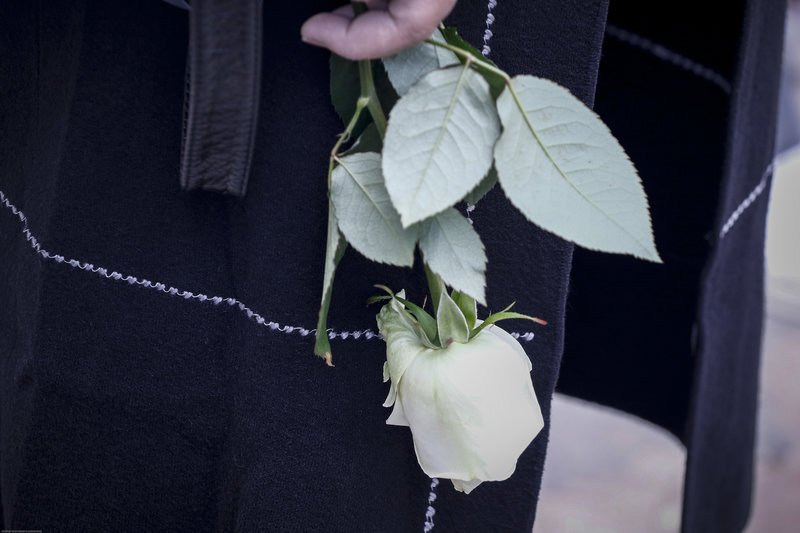 Συγκίνηση στην κηδεία του Τζίμη Πανούση -Καλλιτέχνες και πολιτικοί είπαν το τελευταίο αντίο [εικόνες & βίντεο] | iefimerida.gr 24