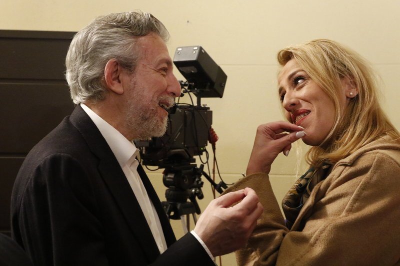 ΣΥΡΙΖΑ: Τα πηγαδάκια της Δούρου, το σαμπανιζέ πουκάμισο της Αχτσιόγλου και ο Καρανίκας [εικόνες] | iefimerida.gr 8