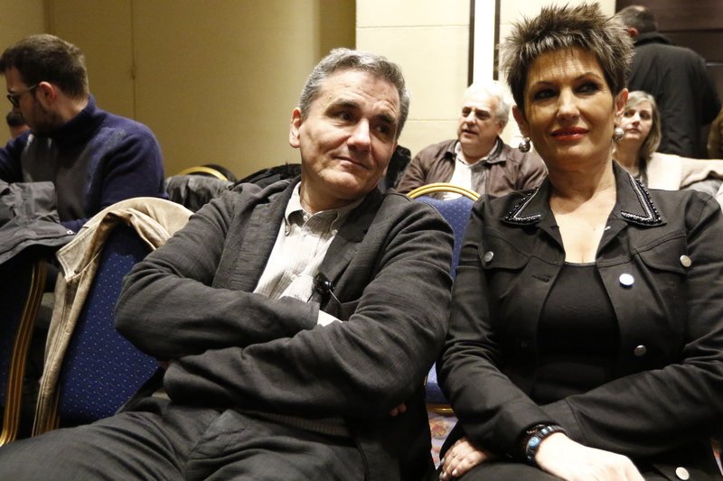 ΣΥΡΙΖΑ: Τα πηγαδάκια της Δούρου, το σαμπανιζέ πουκάμισο της Αχτσιόγλου και ο Καρανίκας [εικόνες] | iefimerida.gr 18