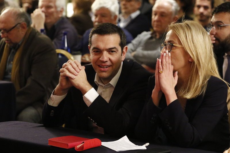 ΣΥΡΙΖΑ: Τα πηγαδάκια της Δούρου, το σαμπανιζέ πουκάμισο της Αχτσιόγλου και ο Καρανίκας [εικόνες] | iefimerida.gr 13