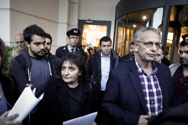 Μπούκαραν στην ΚΕ του ΣΥΡΙΖΑ εργαζόμενοι του ραδιοφωνικού σταθμού Στο Κόκκινο [εικόνες] | iefimerida.gr 1