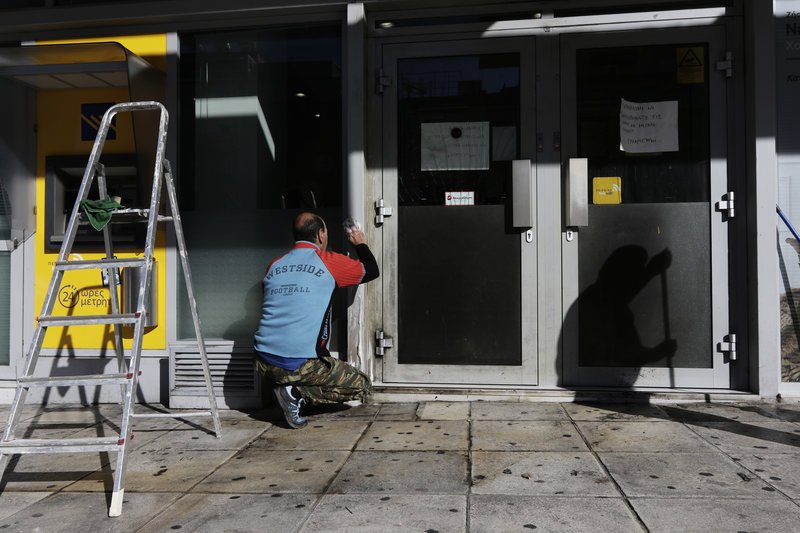 Επίθεση κουκουλοφόρων στα ΕΛΤΑ στον Ταύρο -Ζημιές & στα γραφεία του ΣΥΡΙΖΑ [εικόνες] | iefimerida.gr 9